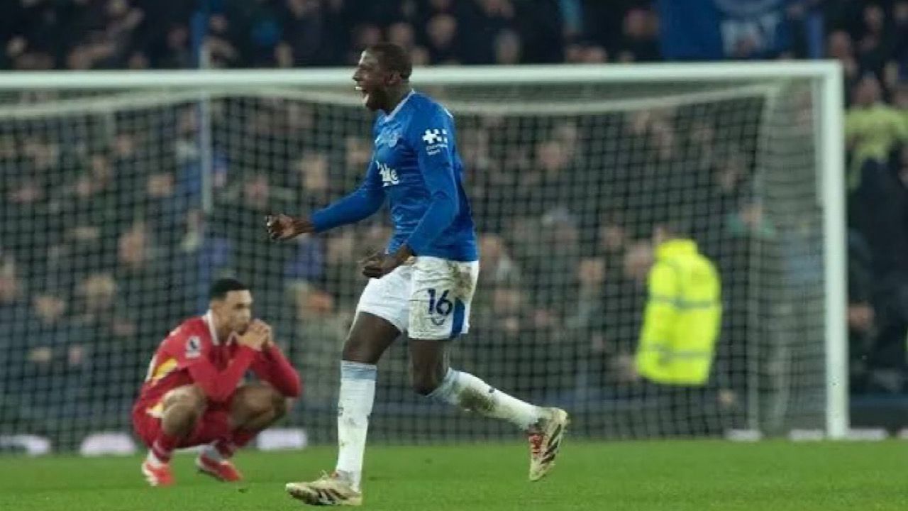 نيوم يستهدف لاعب  إيفرتون