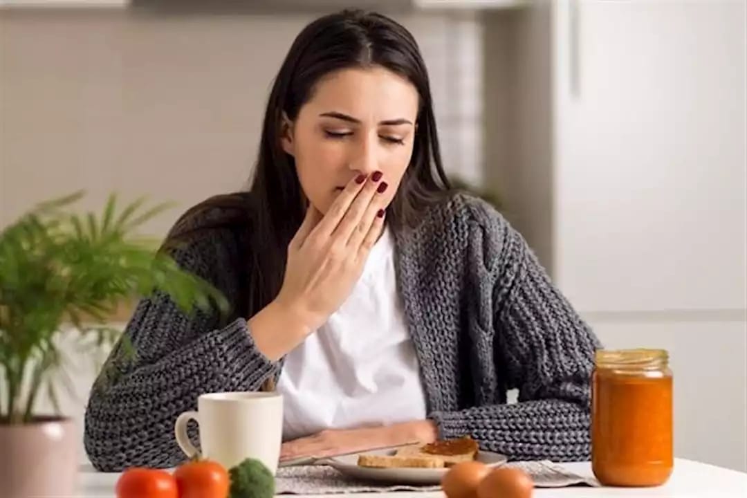 تحذير طبي: السعال بعد الأكل قد ينذر بمرض خطير