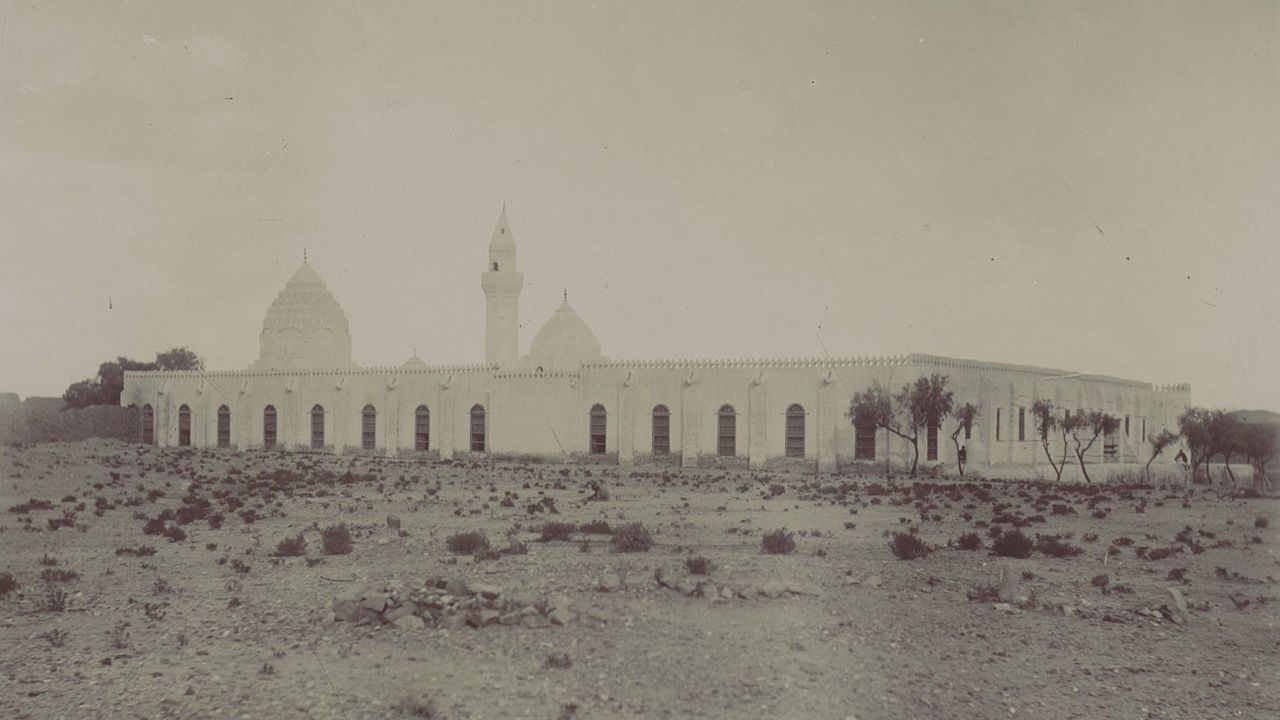 صورة نادرة لمسجد ابن عباس في الطائف تعود لأكثر من 130 عاما