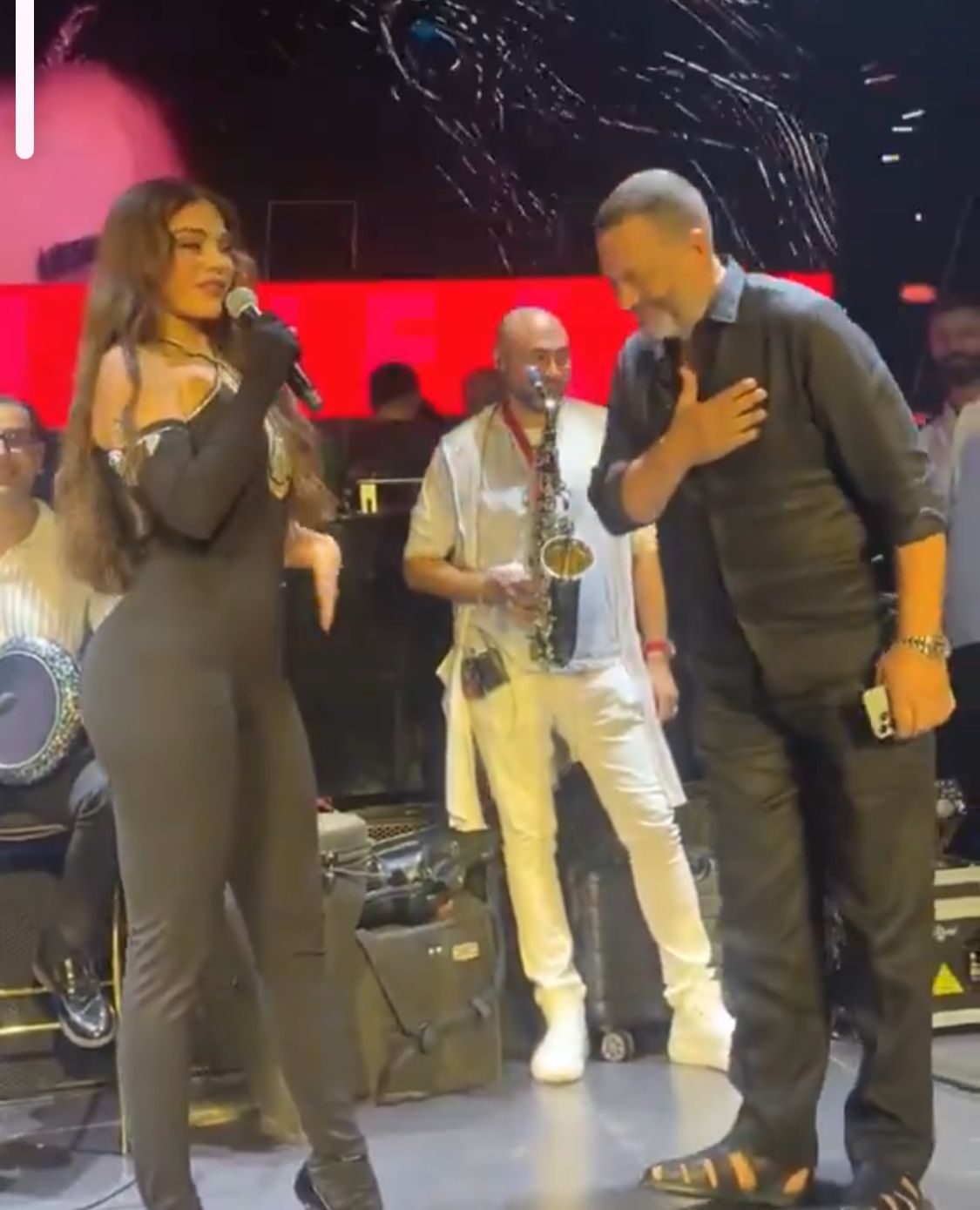 ماجد المصري يتغزل في هيفاء وهبي والأخيرة تغني له وتثير الجدل .. فيديو