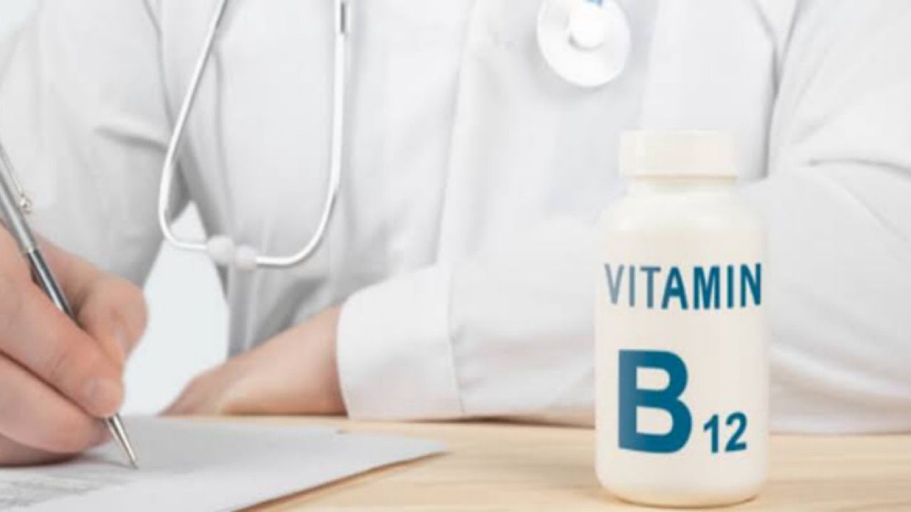 استشاري يوضح بعض الأخطاء الشائعة في تناول فيتامين B12 ومشاكل الأعصاب الطرفية&#8230; فيديو