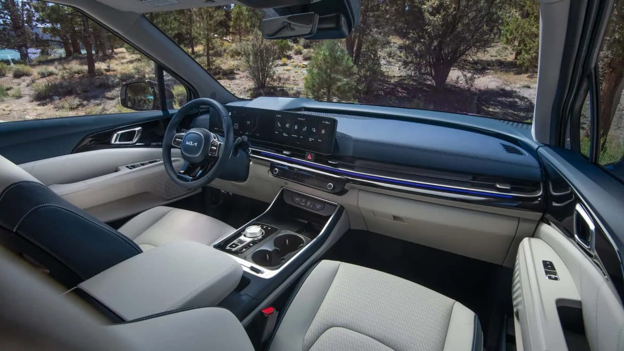 كيا كرنفال 2026 تصل إلى السعودية بأسعار تبدأ من 149 ألف .. صور