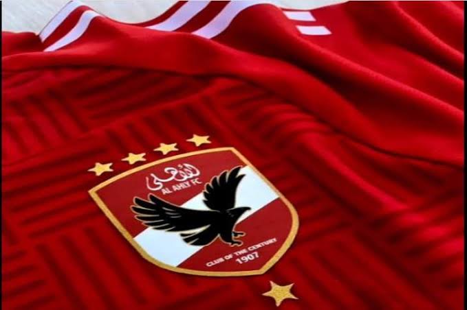 الأهلي يعلن رحيل ثلاثي الفريق الأول بعد التتويج بلقب الدوري