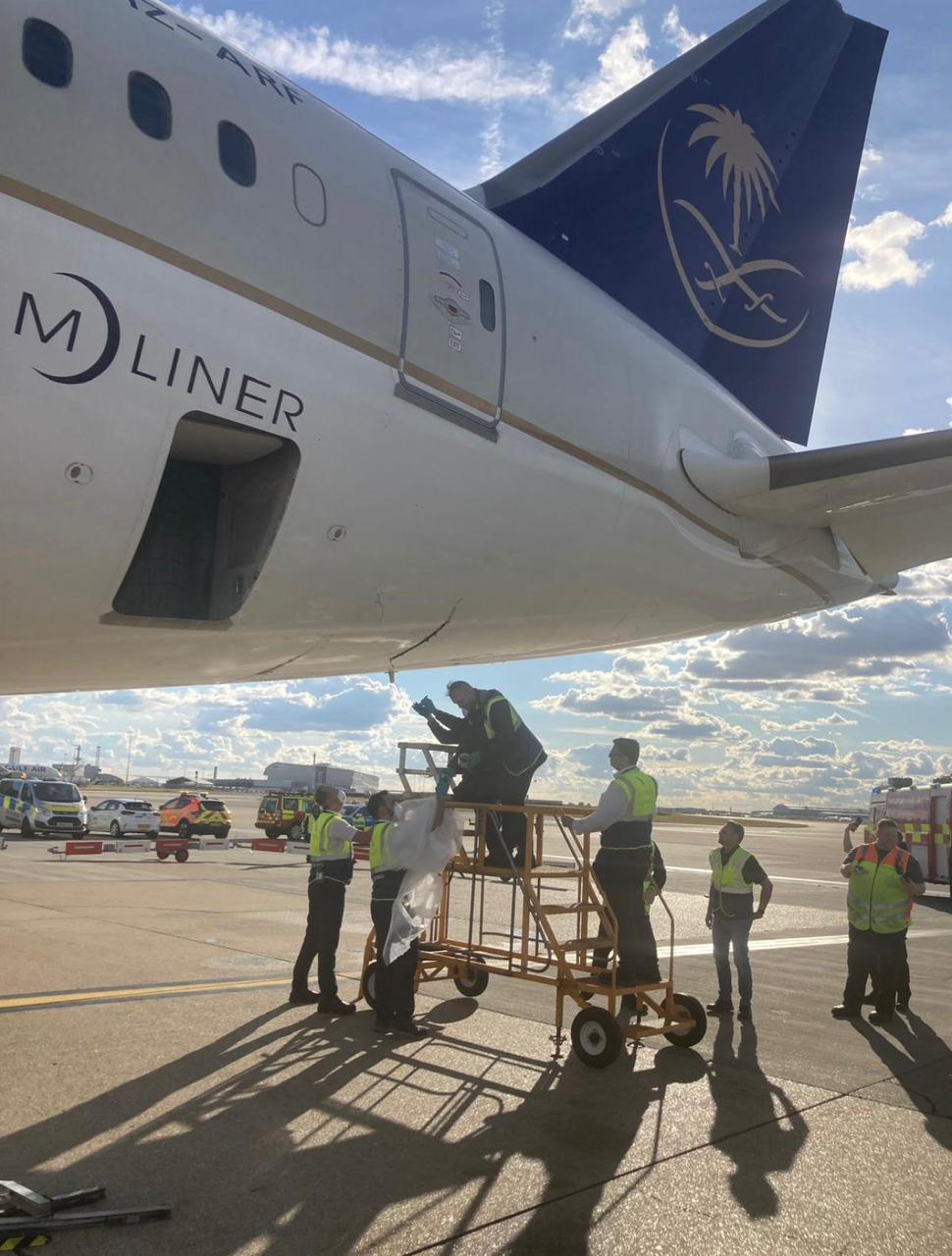 لقطات لطائرة الخطوط السعودية بعد تعرضها لحادث تصادم أرضي