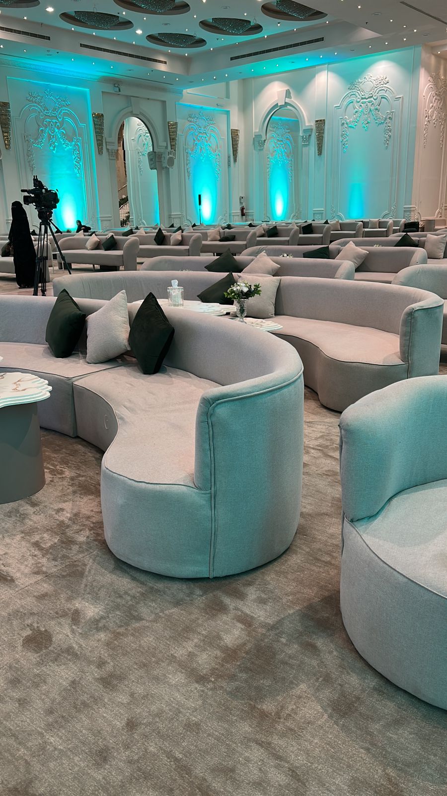 مدارس الرواد العالمية تحتفي بخاتمات ومجازات القرآن الكريم في حفل روحاني مميز.. صور