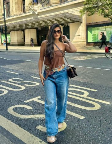 زوجة ماجد المصري تخطف الأنظار بجمالها في لندن