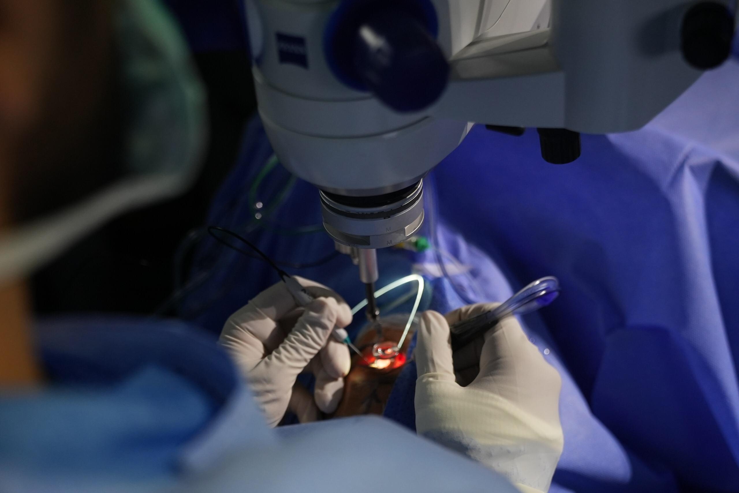 حاجة مصرية تكمل نسكها باستعادة بصرها بعد تدخل عاجل بمدينة الملك عبدالله الطبية