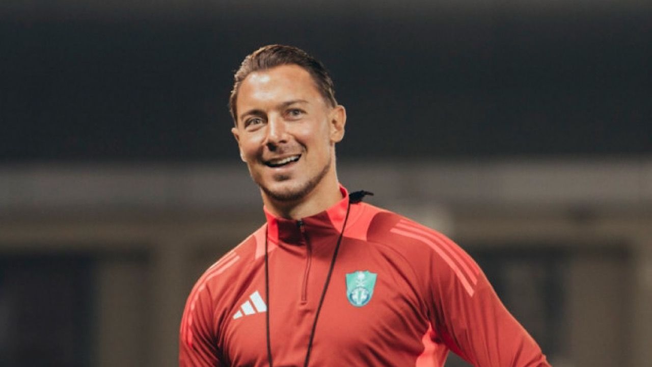 يايسله يستمر مع الأهلي