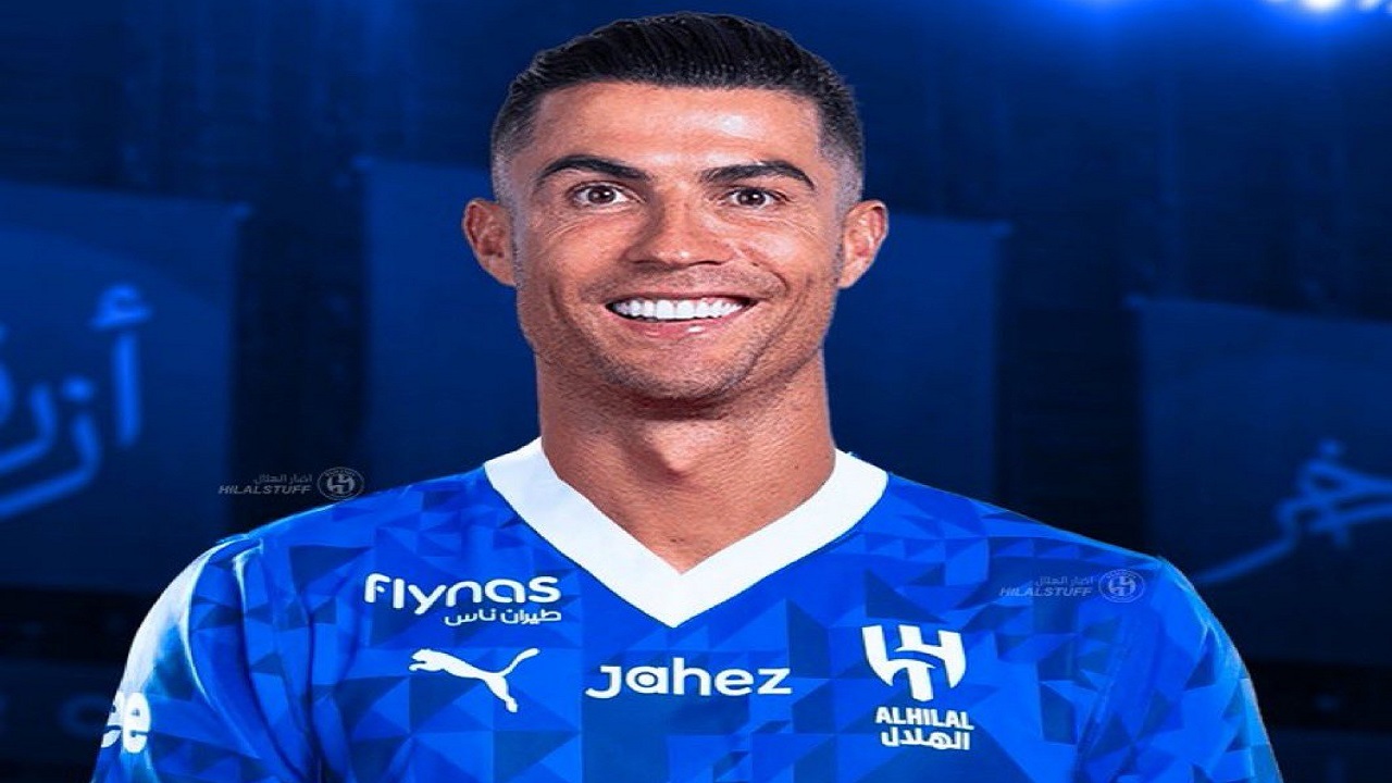 ملك التوقعات يشعل التكهنات: رونالدو بقميص الهلال قريباً؟