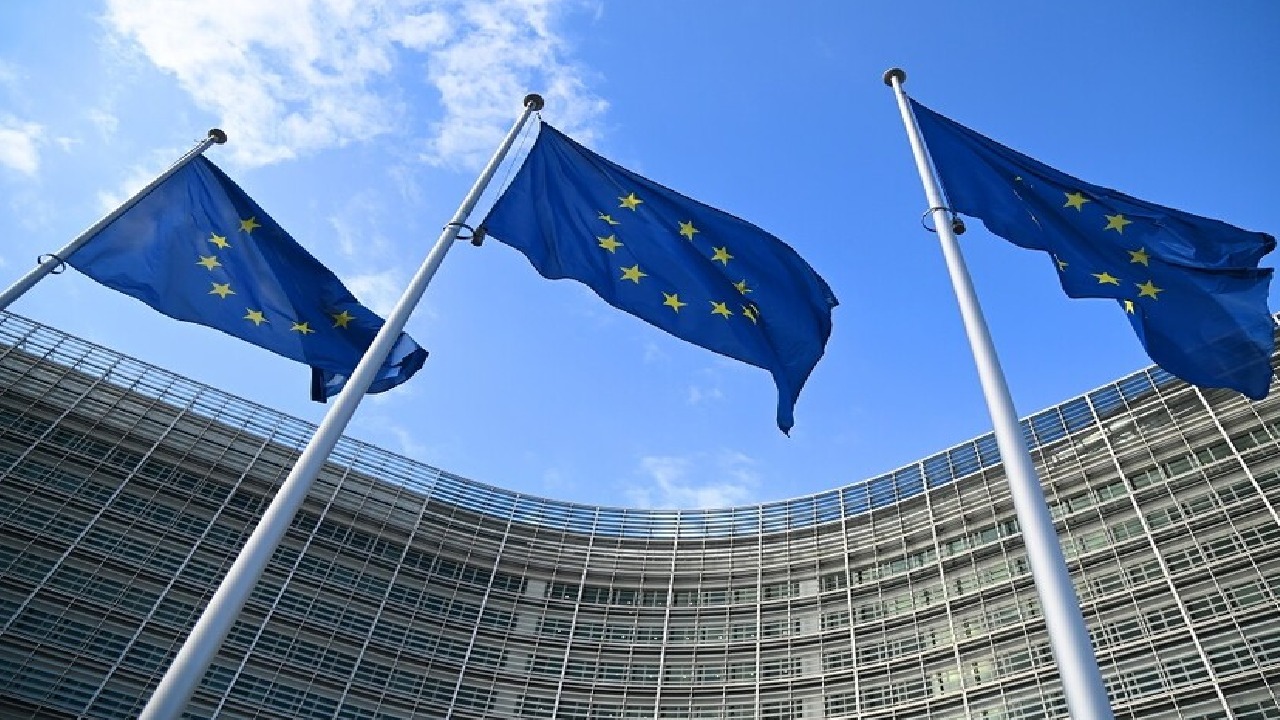 المفوضية الأوروبية: الأسبوع المقبل سيكون حاسما بشأن مباحثات أوكرانيا