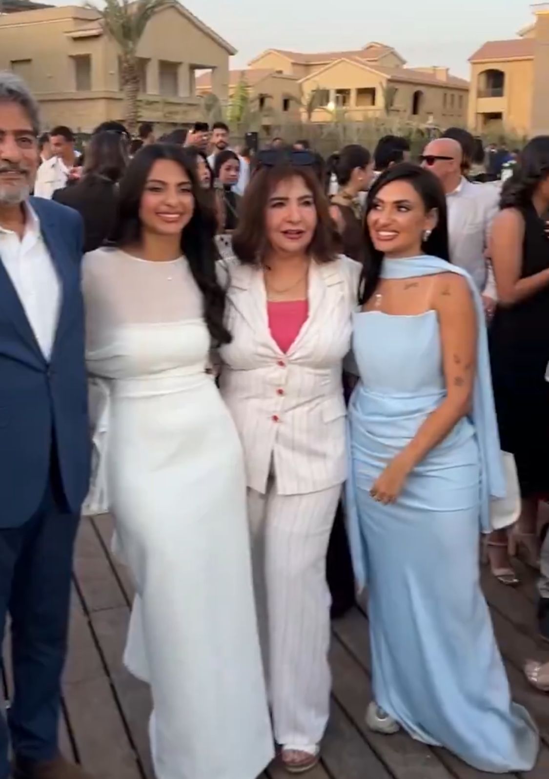 الفنانة أمل رزق تحتفل بعقد قران ابنتها بحضور كبار النجوم .. فيديو