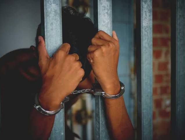 3 مراهقين يعتدون على طفلة ويقتلونها