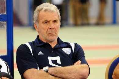 مدرب الهلال السابق يظهر بحالة صحية صعبة .. فيديو