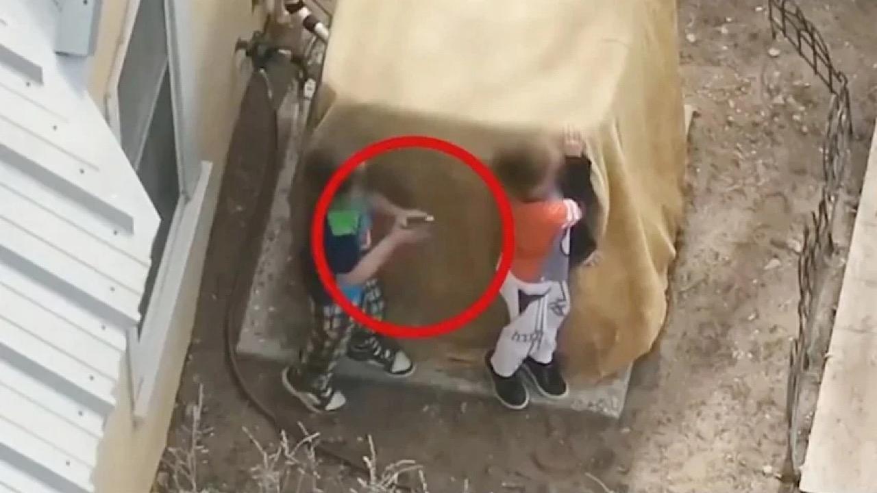 مواجهة مسلحة بين طفلين والشرطة الأمريكية