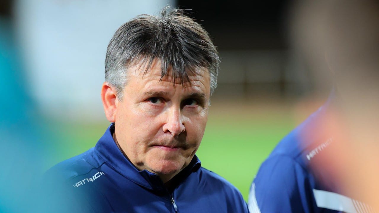 العروبة يقيل عدنان حمد ويُعين الإسباني أنطونيو كازورلا مدربًا للفريق