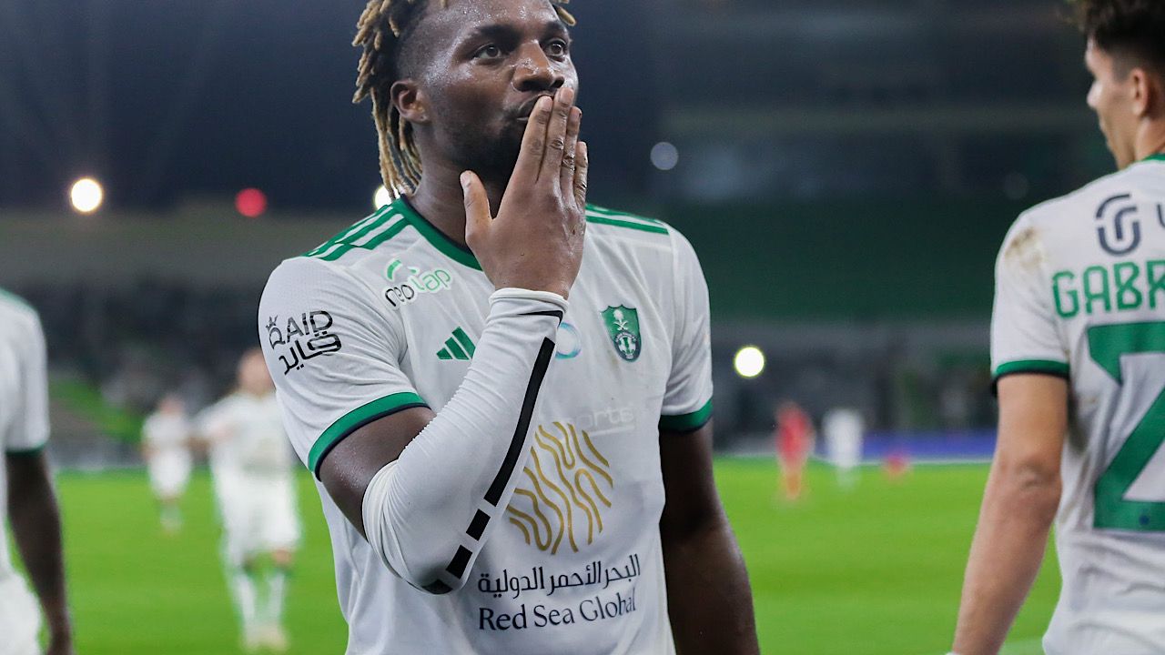 وكيل ماكسيمان يحسم مستقبله مع الأهلي