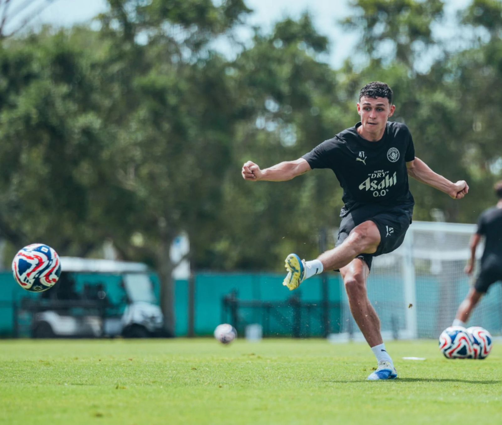 مانشستر سيتي يواصل تدريباته استعدادا لمواجهة الهلال .. صور