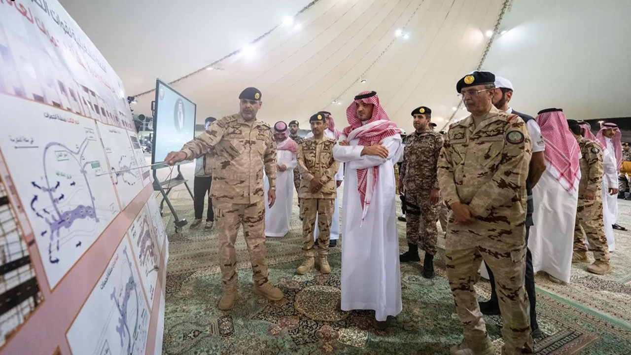 وزير الداخلية يقف على جاهزية قوات الطوارئ الخاصة المشاركة في الحج