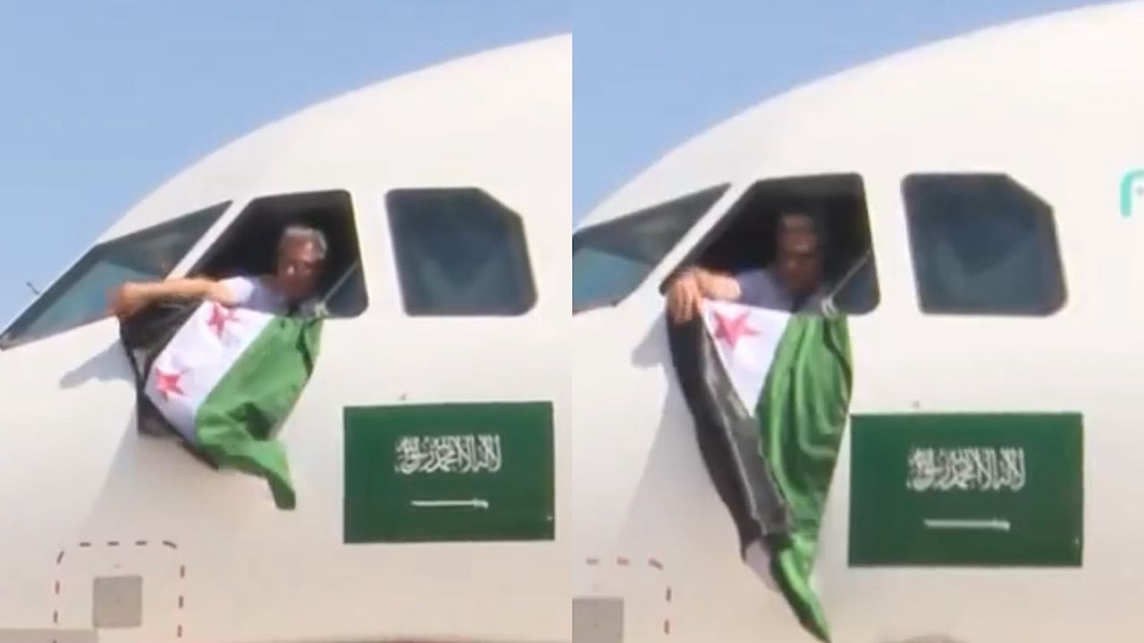 قائد طائرة &#8220;فلاي ناس&#8221; السعودية يرفع علم سوريا لحظة وصوله إلى دمشق.. فيديو