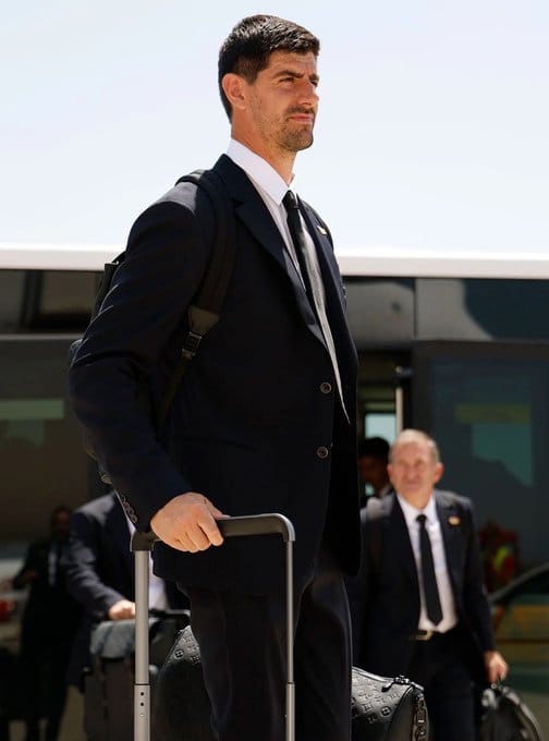 بعثة ريال مدريد تغادر إلى أمريكا .. صور