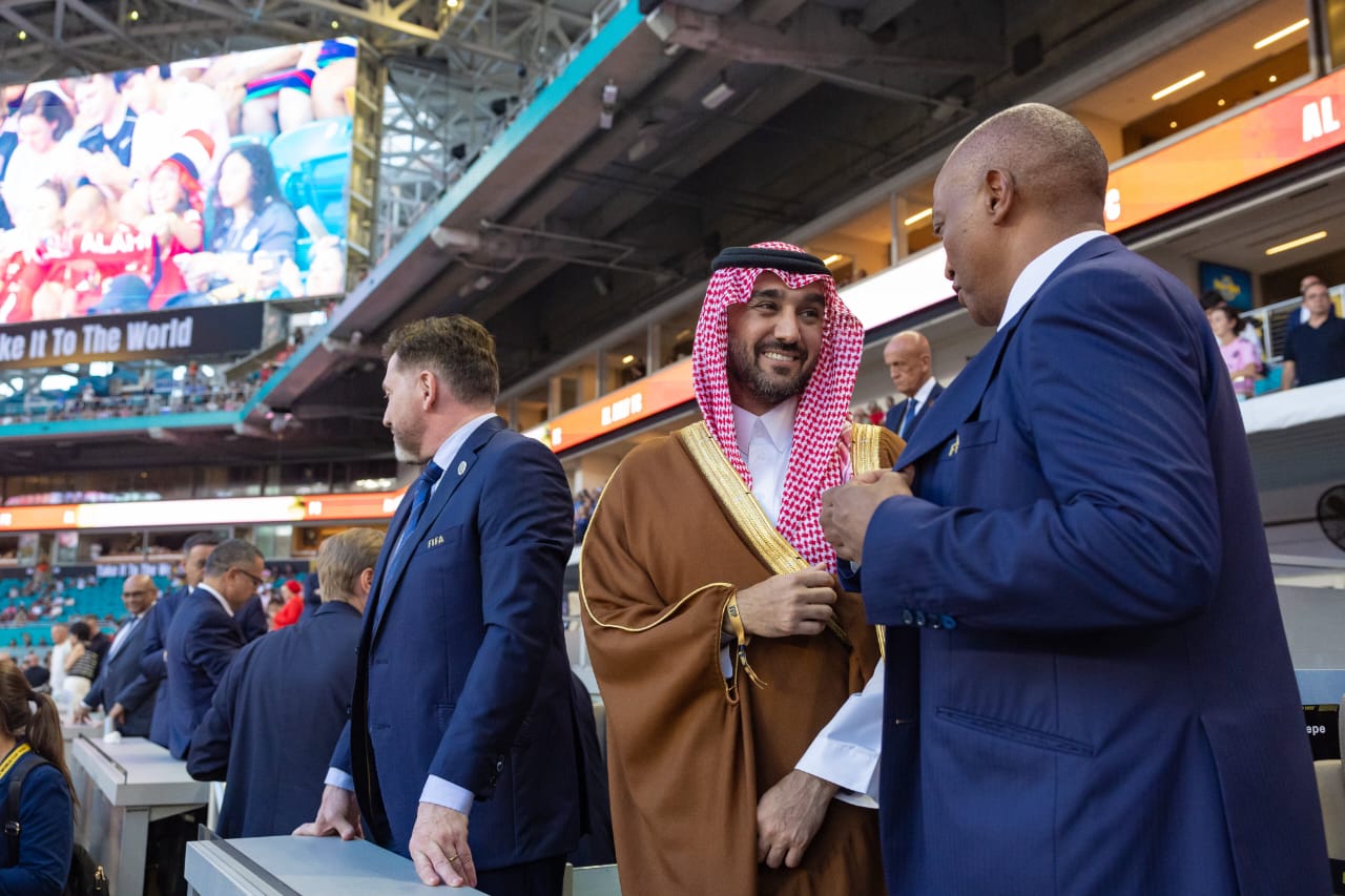 وزير الرياضة يشهد المباراة الافتتاحية لبطولة كأس العالم للأندية.. صور