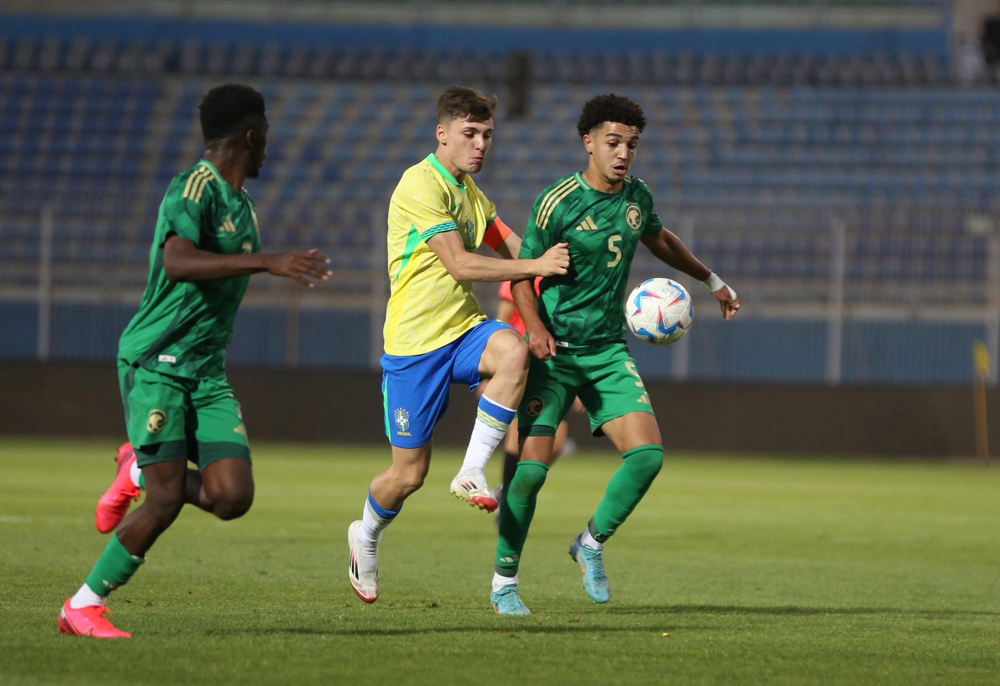 أخضر الشباب يتعادل مع البرازيل في بطولة خوفو الودية الدولية