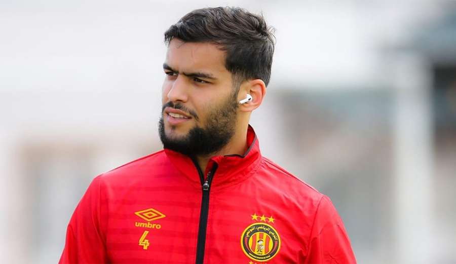 الاتفاق يفاوض مدافع منتخب الجزائر