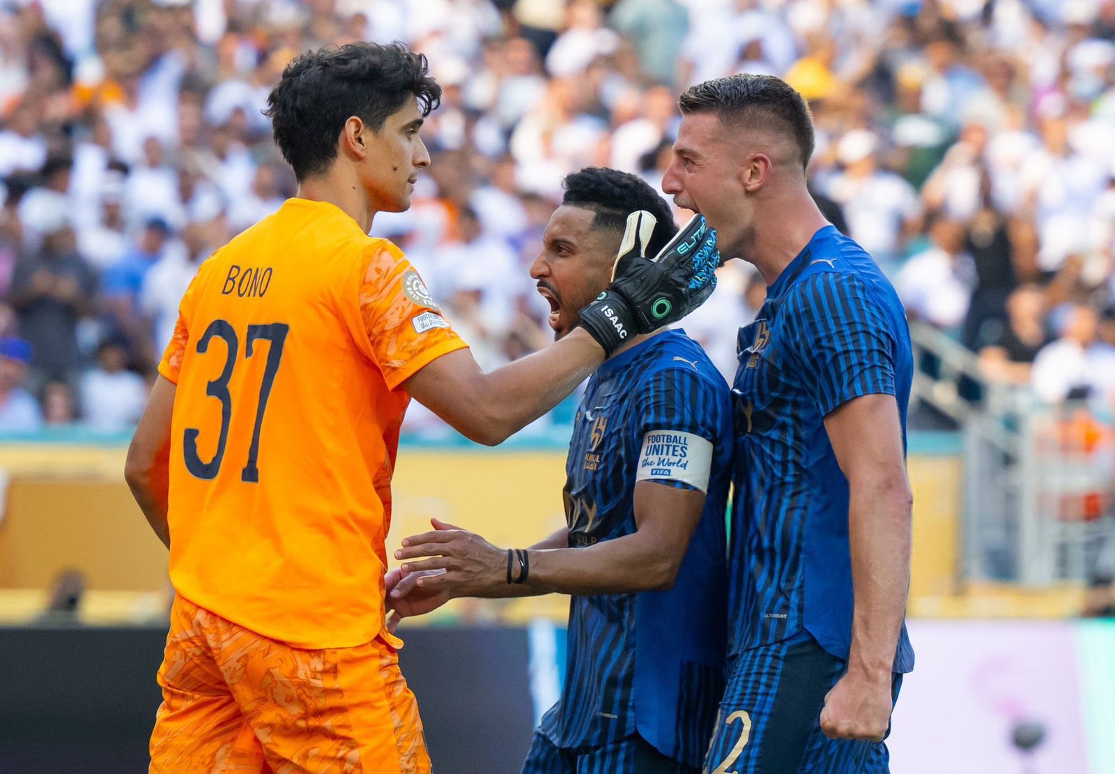 الصحافة العالمية تشيد بياسين بونو: حارس الهلال الذي أوقف ريال مدريد.. صور