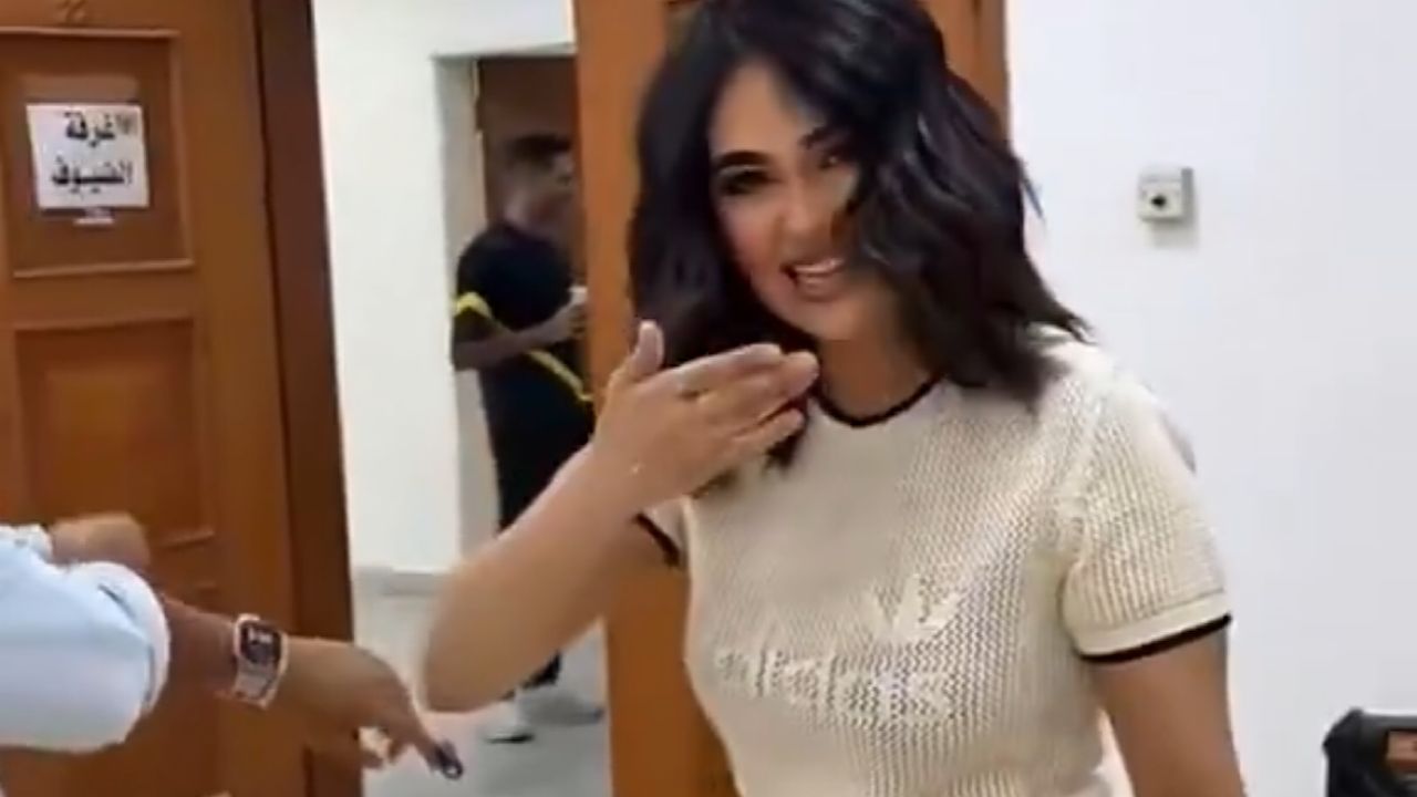 ليالي دهراب تخطف الأنظار برشاقتها في أحدث ظهور لها.. فيديو