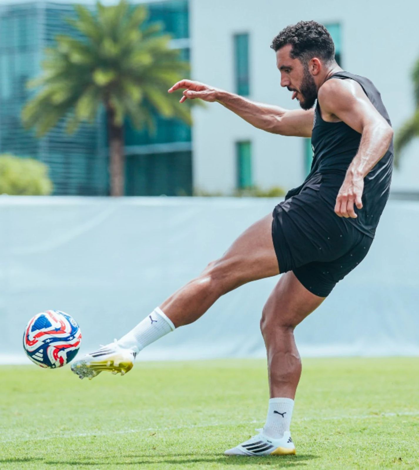 مانشستر سيتي يواصل تدريباته استعدادا لمواجهة الهلال .. صور