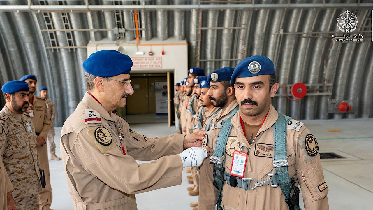 قائد القوات الجوية يدشّن السرب الـ15 المقاتل بقاعدة الجوف الجوية ..صور