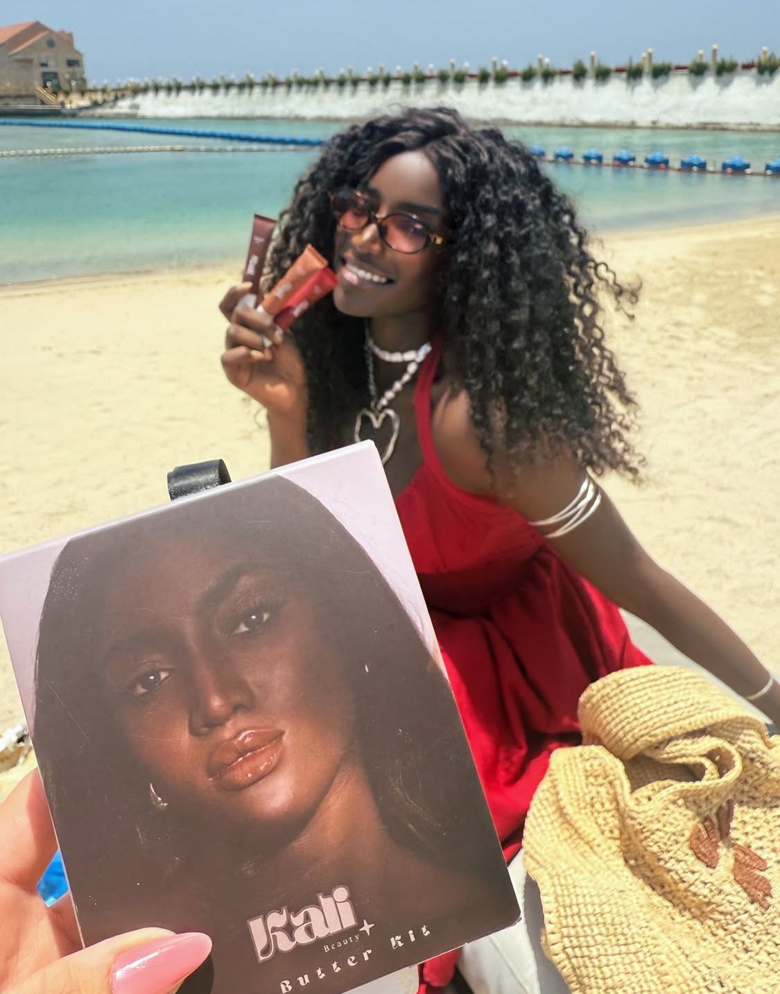 عبير سندر تحتفل بإطلاق خط التجميل الخاص بها : يجسد رحلة شخصية