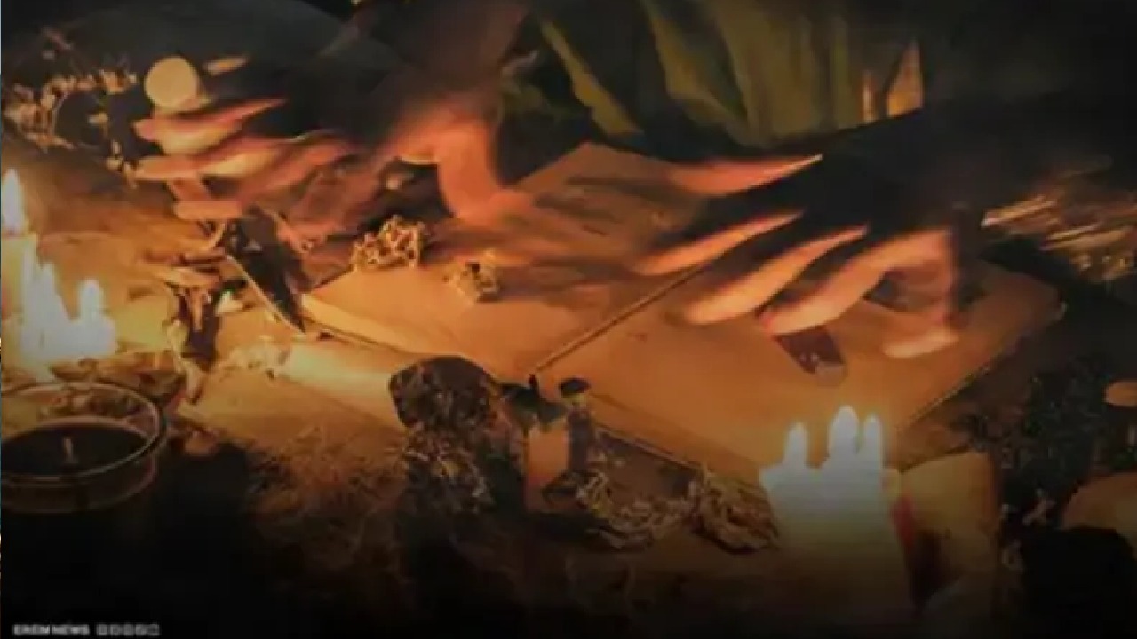 القبض على يوتيوبر ادعى امتلاكه قدرات روحانية خارقة