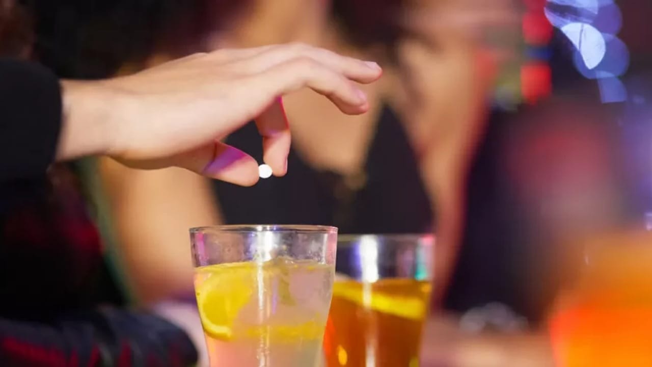 شاب يواجه 22 تهمة بعد تخدير النساء واغتصابهن وتوثيق جرائمه