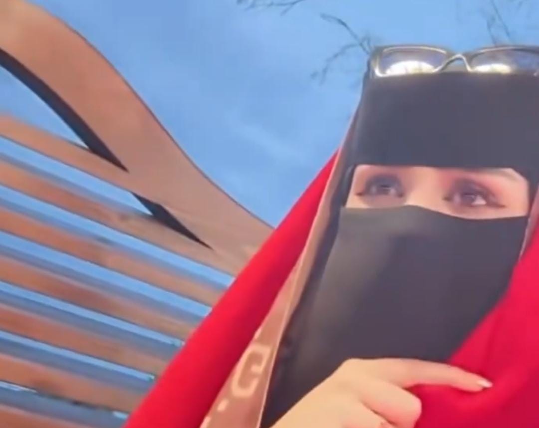 صيتة السبيعي توثق معاناتها مع برد تركيا: جيبوا فراويكم معكم.. فيديو