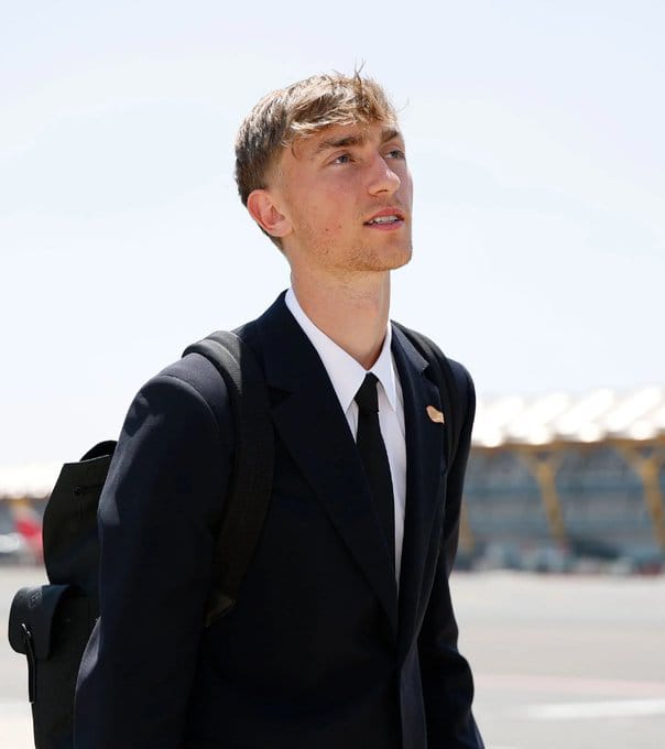 بعثة ريال مدريد تغادر إلى أمريكا .. صور