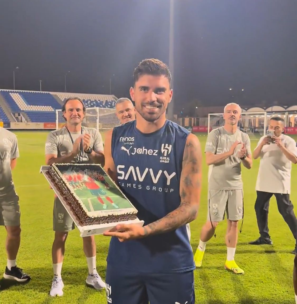 لاعبو الهلال يحتفلون بـ نيفيز على طريقتهم الخاصة بعد تتويجه مع البرتغال.. فيديو