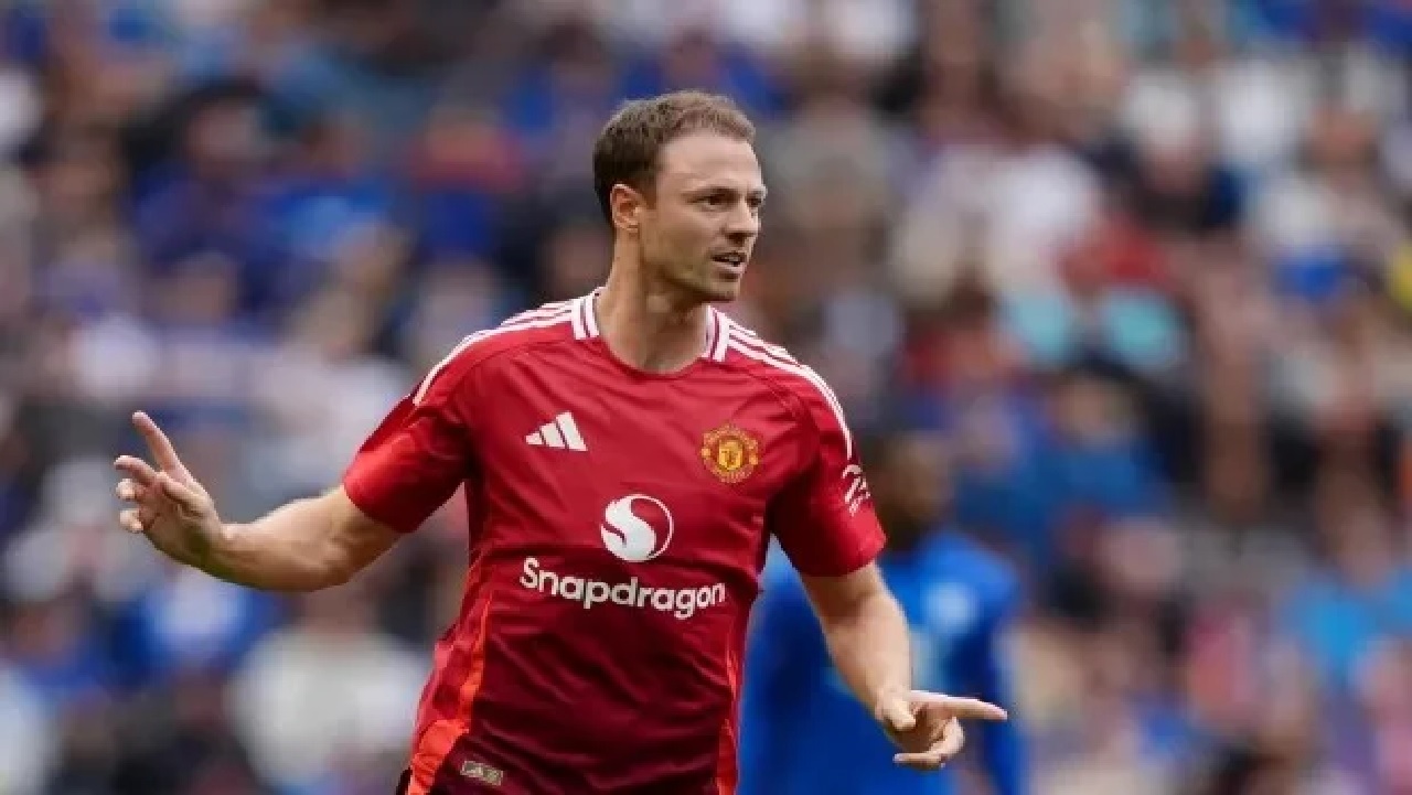 جوني إيفانز يعلن اعتزاله ويبدأ مشواره الإداري بمانشستر يونايتد