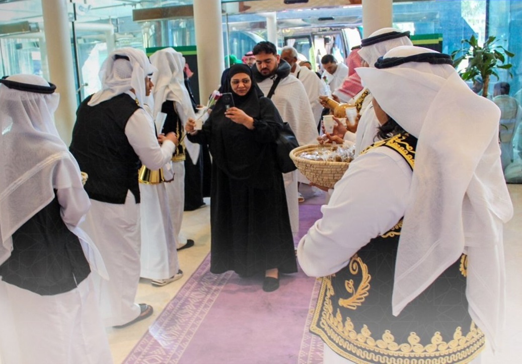 استقبال أولى طلائع ضيوف برنامج خادم الحرمين الشريفين من فلسطين.. صور