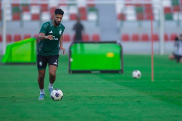 الأخضر يواصل استعداداته لمواجهة البحرين في معسكر الدمام
