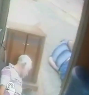 وفاة مأساوية لصديقين مسنين إثر نوبات قلبية خلال محاولة إنقاذ..فيديو