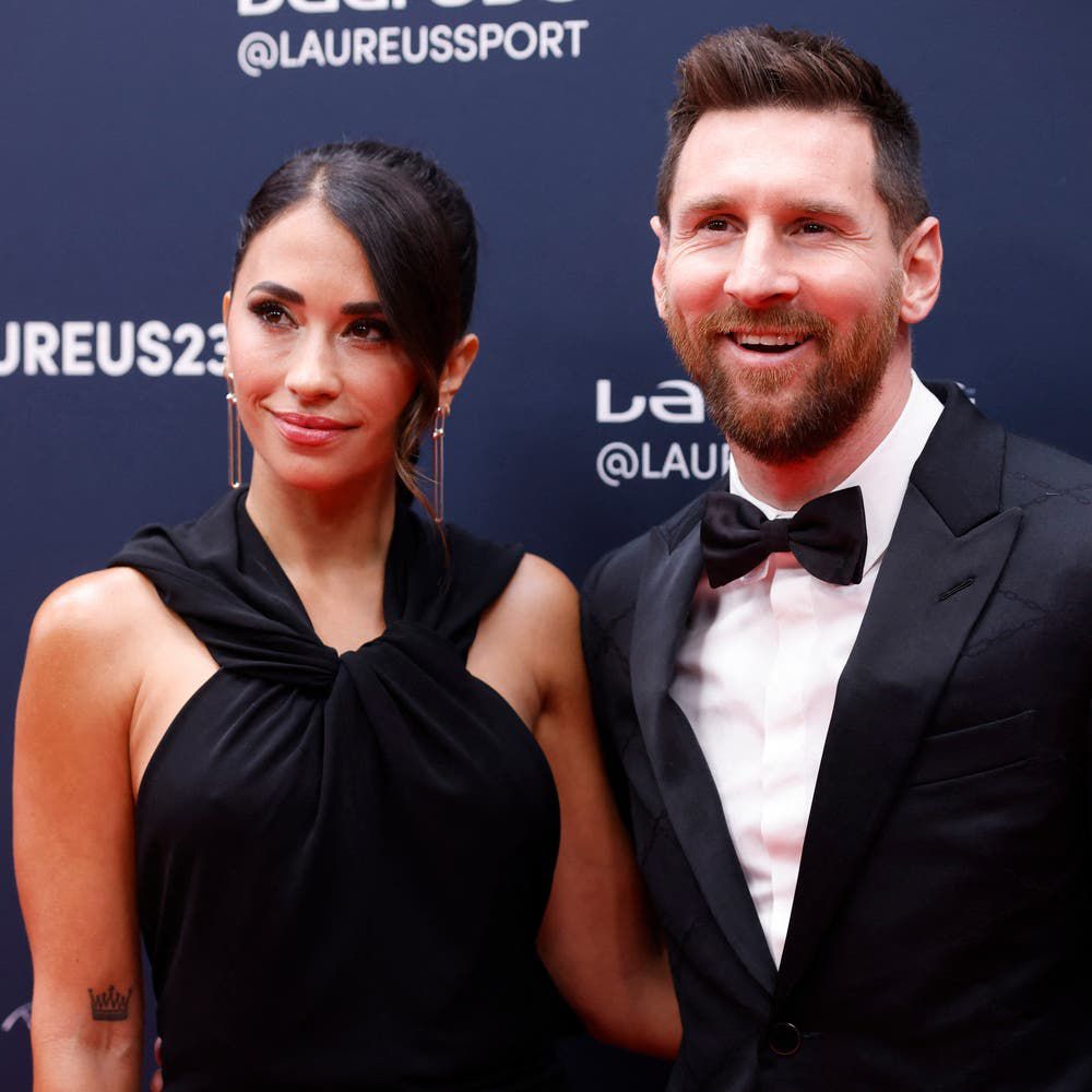 جماهير سعودية تتساءل: لماذا تربط زوجات اللاعبين والمدربين دائما بمفاوضات الهلال فقط؟