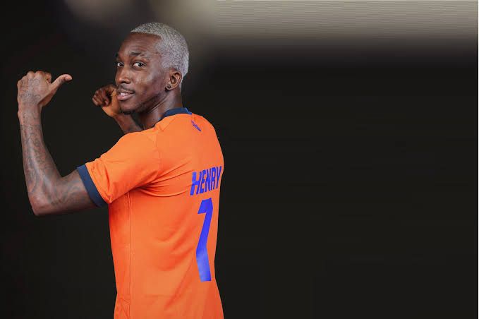 بشكتاش التركي ينفي وجود مفاوضات مع هنري أونيكورو