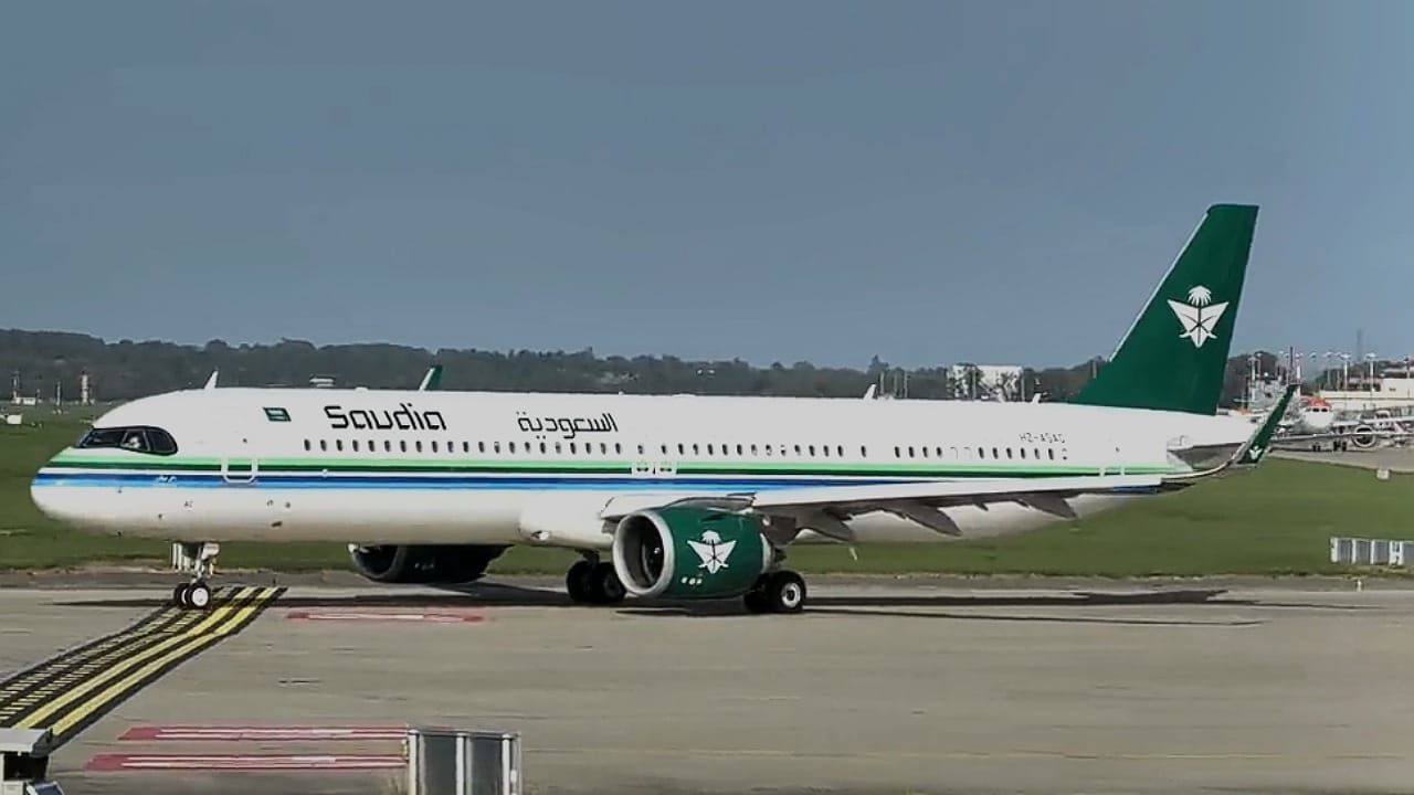 الخطوط السعودية تُطلق عرضًا صيفيًا: تذكرة مجانية للأطفال عند حجز تذكرتين