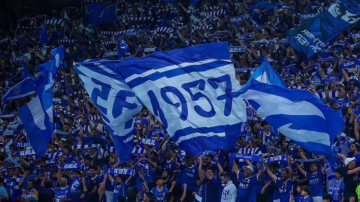 تفاعل الرياضيين مع هاشتاق من يعطل صفقات الهلال؟