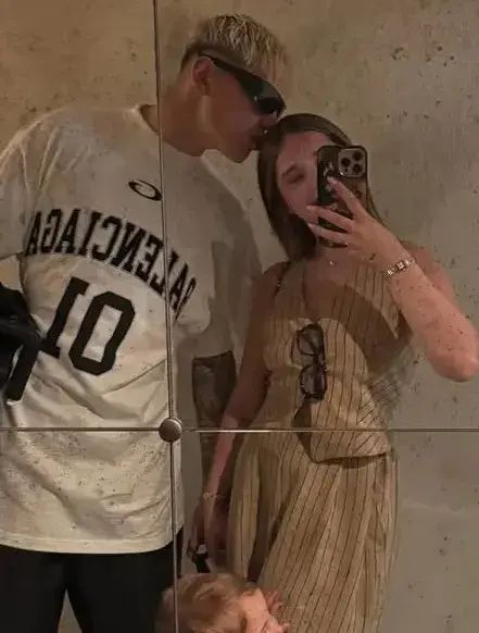 أليخاندرو غارناتشو يهرب مع صديقته إلى روما والنصر يجهز عرضا له .. صور