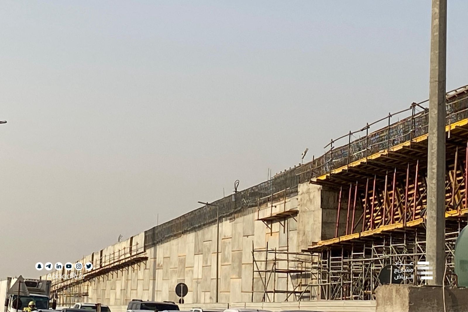 جانب من أعمال تطوير طريق النفود في الرياض .. صور