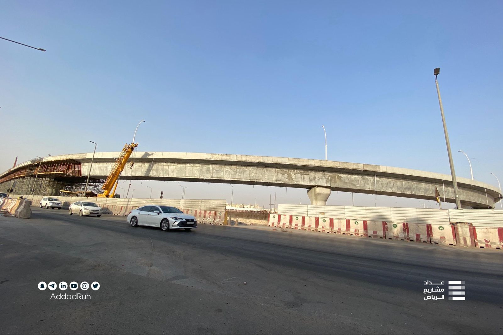 جانب من أعمال تطوير طريق النفود في الرياض .. صور