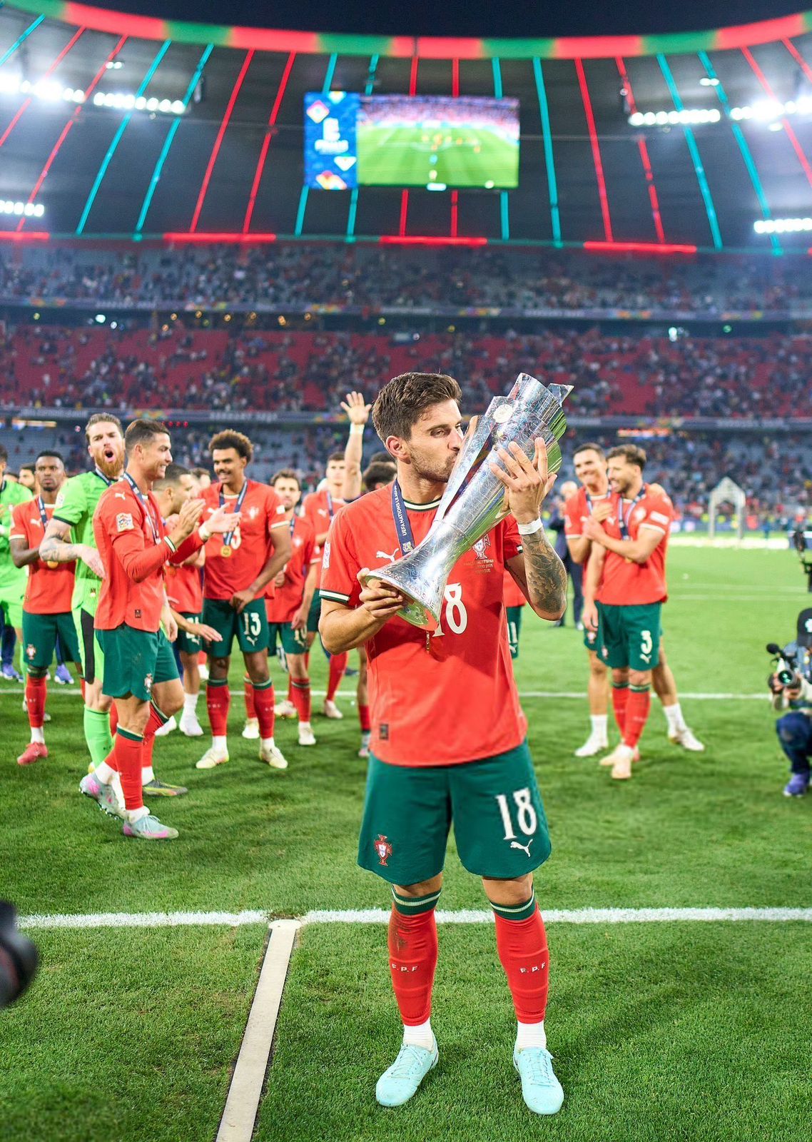 صحيفة ابولا البرتغالية: روبن نيفيز ارتدى زي البطل في ركلة الحسم ومنح البرتغال اللقب الثاني