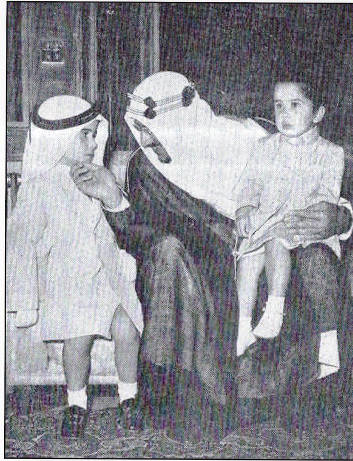 صورة تاريخية نادرة تجمع الملك سعود بالأميرة بسمة والأمير الحسن بن طلال